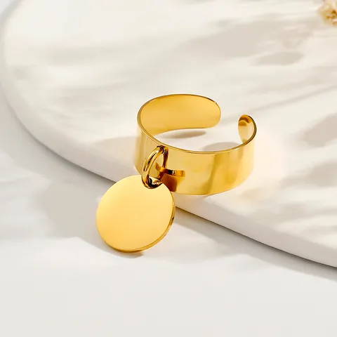 ANILLO DORADO CON DIJE