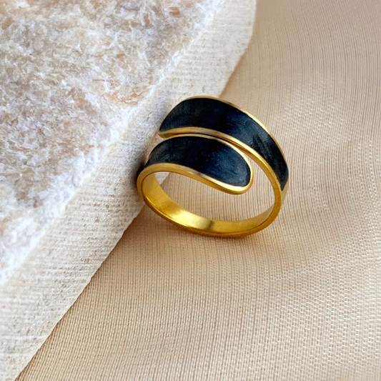 ANILLO RESINA NEGRO CON DORADO
